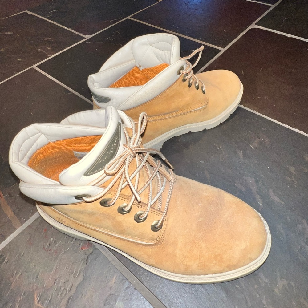 Timberland boots, women’s